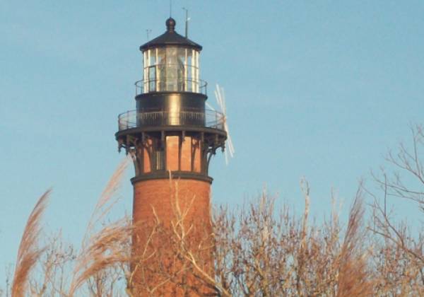 Currituck Lighthouse, Photo by Stryker33 - Wikimedia Commons Currituck Lighthouse, Photo by Stryker33 - Wikimedia Commons