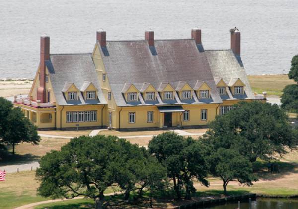Whalehead Club - photo by Nephets, Wikimedia Commons Whalehead Club - photo by Nephets, Wikimedia Commons